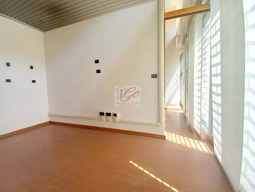 Immagine 10 di Negozio in vendita  in via trento e trieste a Trezzo Sull'adda