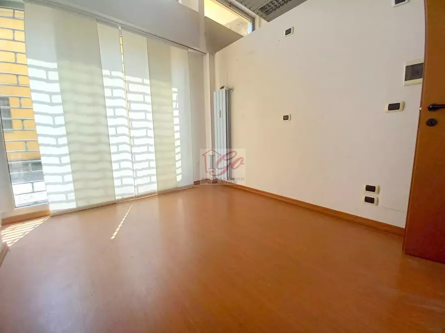 Immagine 11 di Negozio in vendita  in via trento e trieste a Trezzo Sull'adda