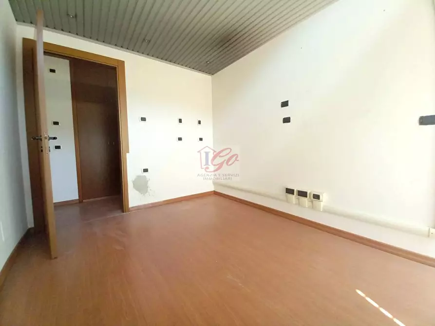 Immagine 14 di Negozio in vendita  in via trento e trieste a Trezzo Sull'adda