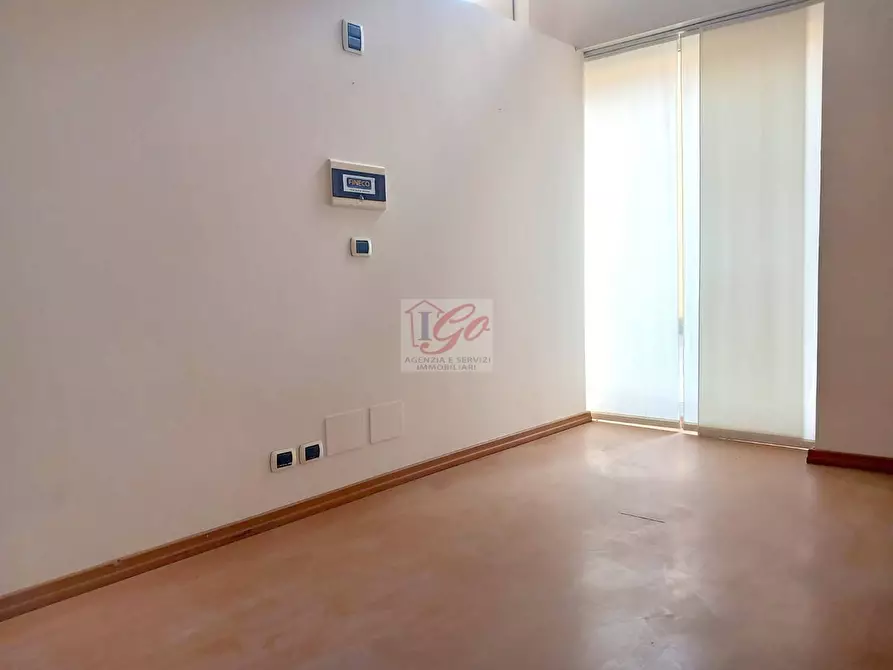 Immagine 15 di Negozio in vendita  in via trento e trieste a Trezzo Sull'adda