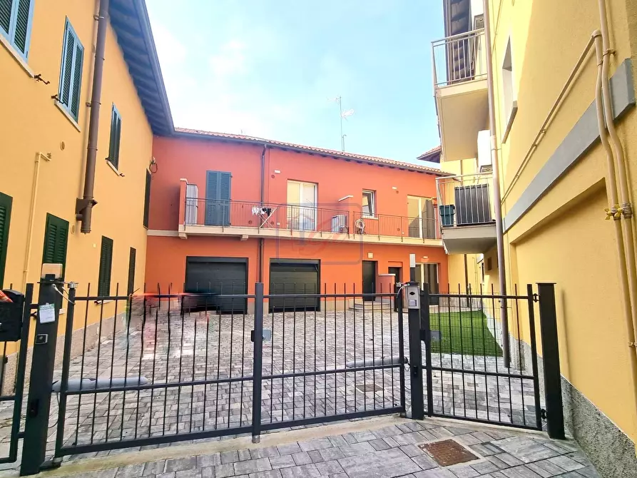 Immagine 1 di Appartamento in vendita  in VIA VERGA a Osio Sotto