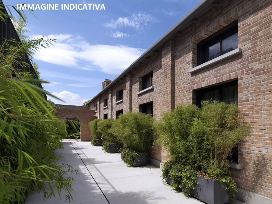 Immagine 2 di Palazzo in vendita  in Via Cialdini a Brembate