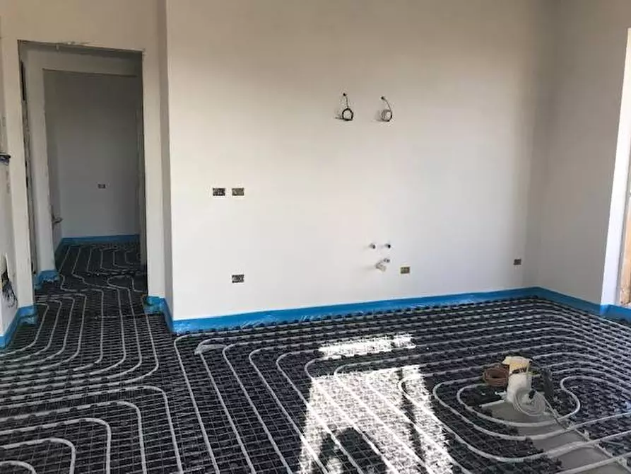 Immagine 5 di Appartamento in vendita  in via verona a Calvenzano