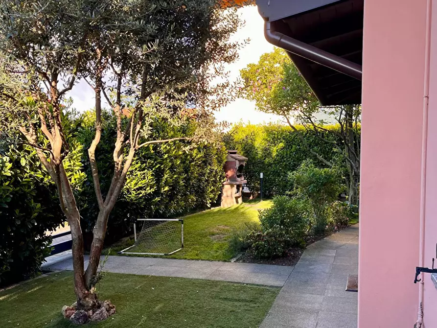 Immagine 8 di Villa in vendita  in va san francesco a Busnago