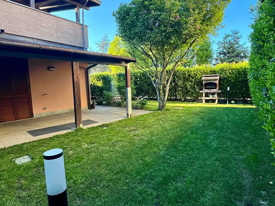 Immagine 3 di Villa in vendita  in va san francesco a Busnago