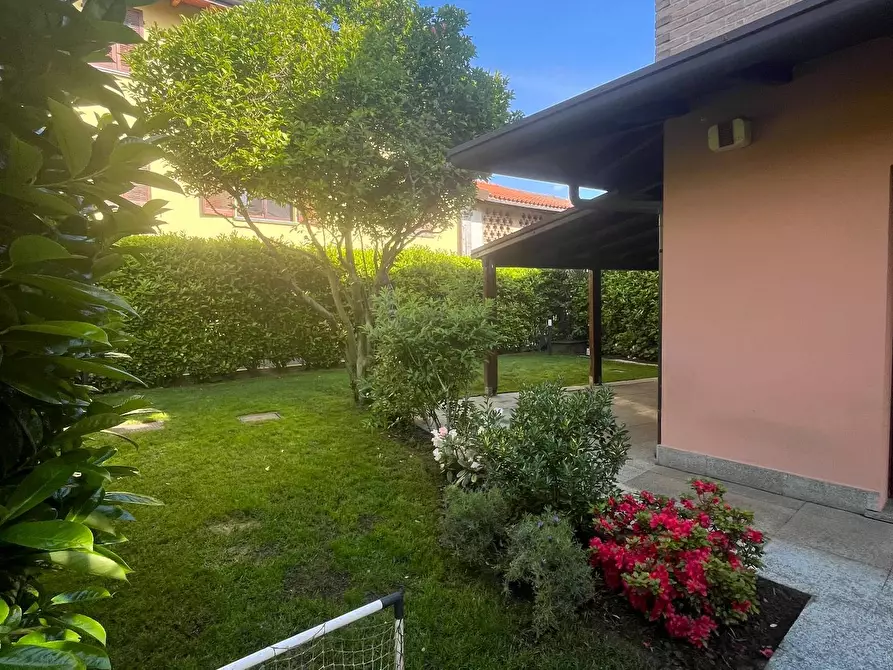Immagine 4 di Villa in vendita  in va san francesco a Busnago