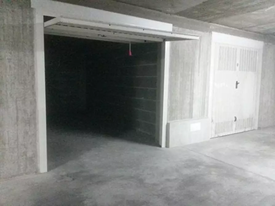 Immagine 3 di Box auto in vendita  in Via Guglielmo Marconi a Trezzo Sull'adda