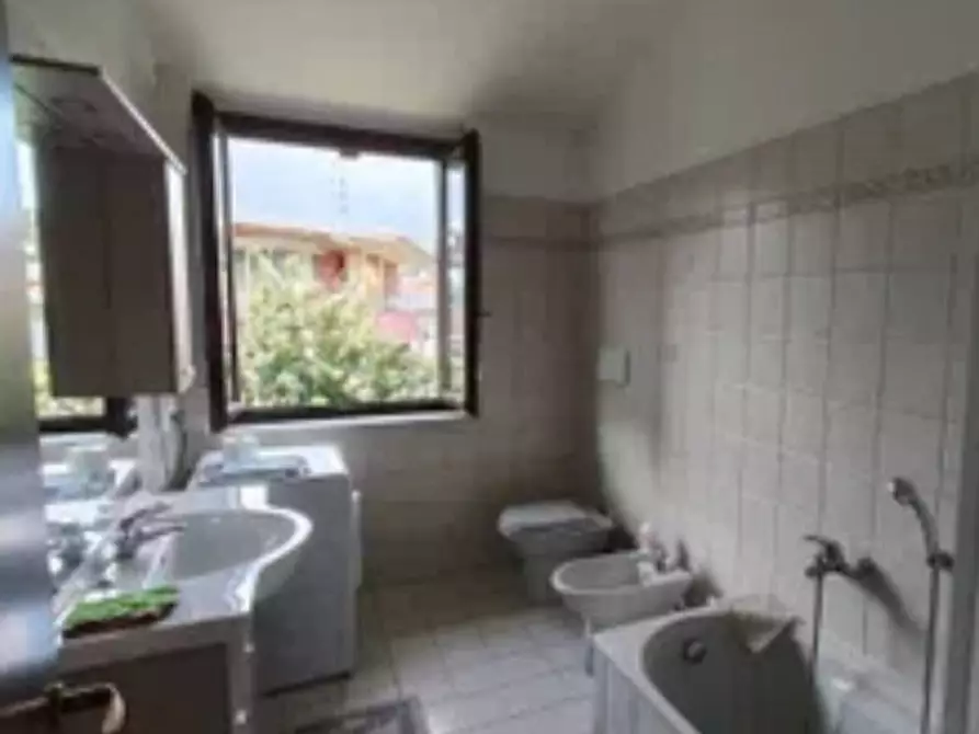 Immagine 3 di Appartamento in vendita  in via vittorio veneto a Bonate Sotto