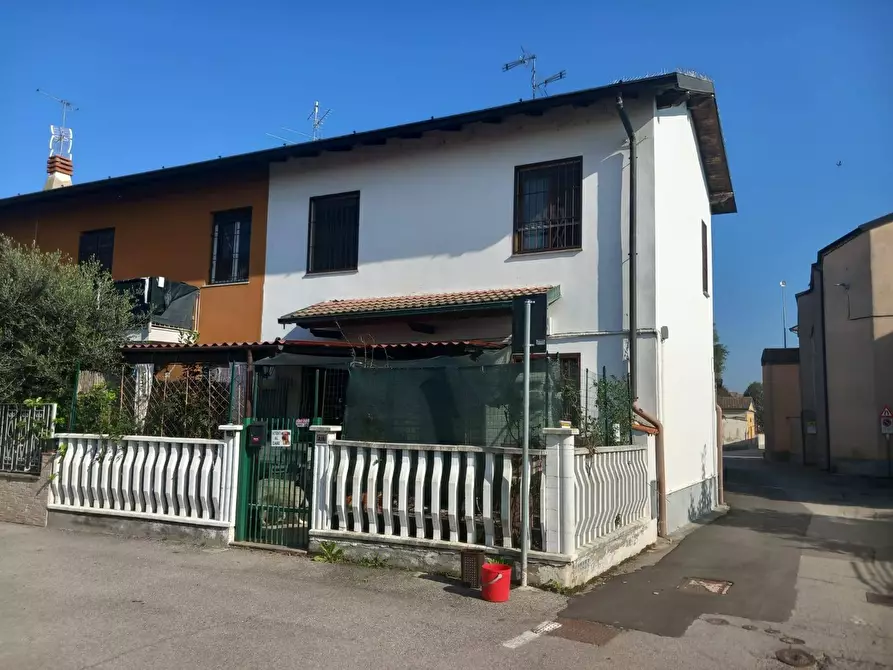 Immagine 1 di Casa indipendente in vendita  a Comazzo