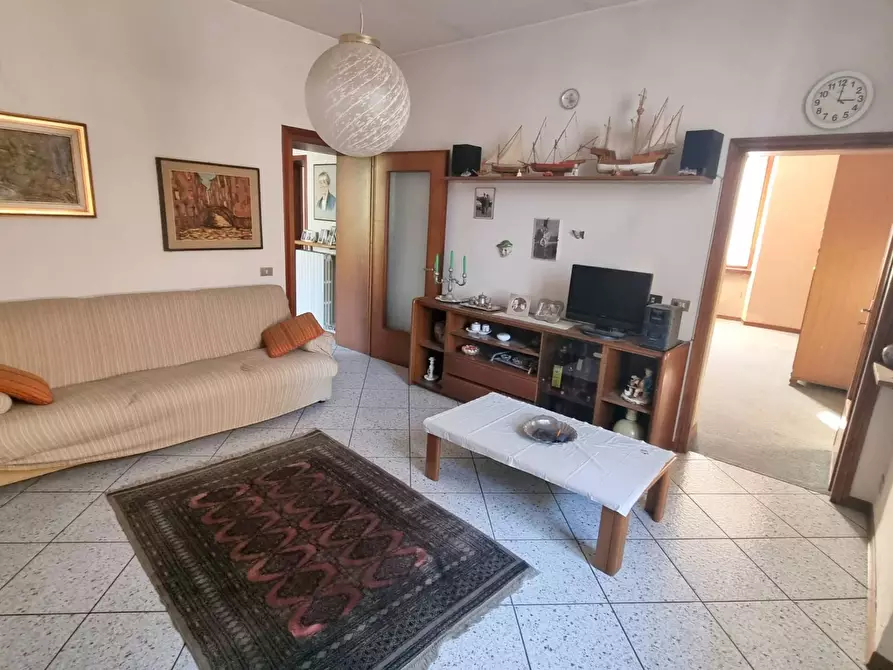 Immagine 13 di Appartamento in vendita  in via puccini a Ponte San Pietro