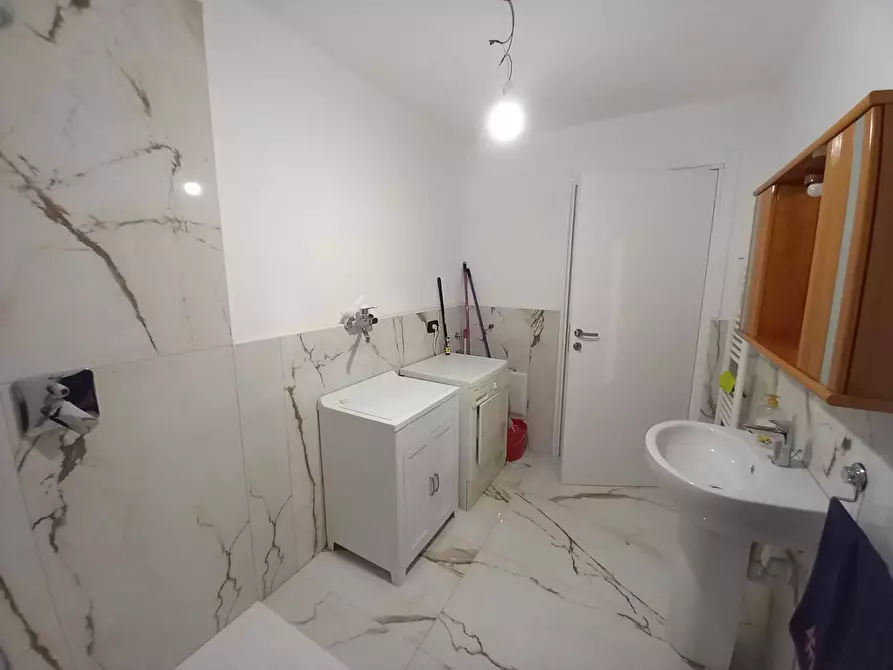 Immagine 29 di Casa bifamiliare in vendita  a Trezzano Rosa