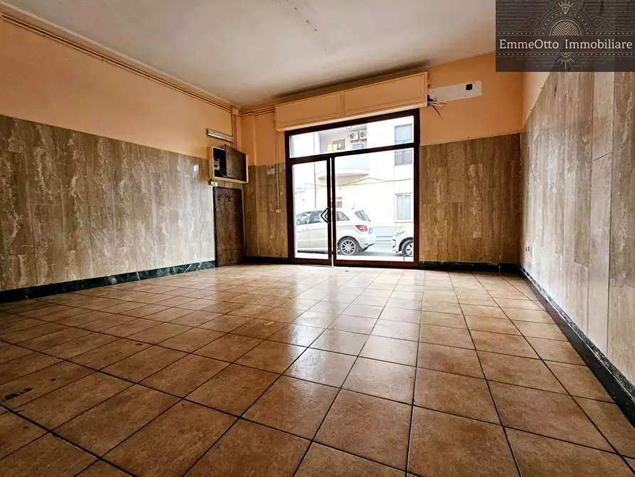 Immagine 2 di Locale commerciale in vendita  in via san Lorenzo a Monserrato