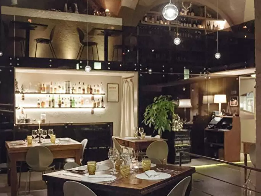 Immagine 19 di Locale commerciale in vendita  a Buti