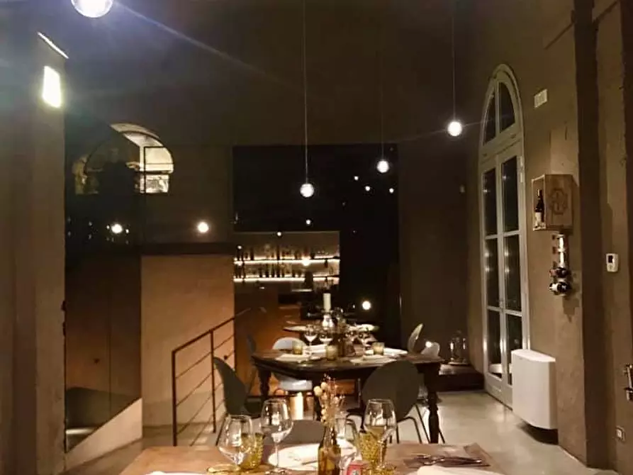 Immagine 20 di Locale commerciale in vendita  a Buti