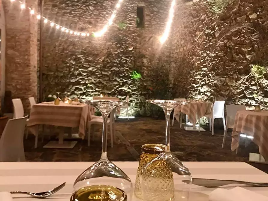 Immagine 22 di Locale commerciale in vendita  a Buti