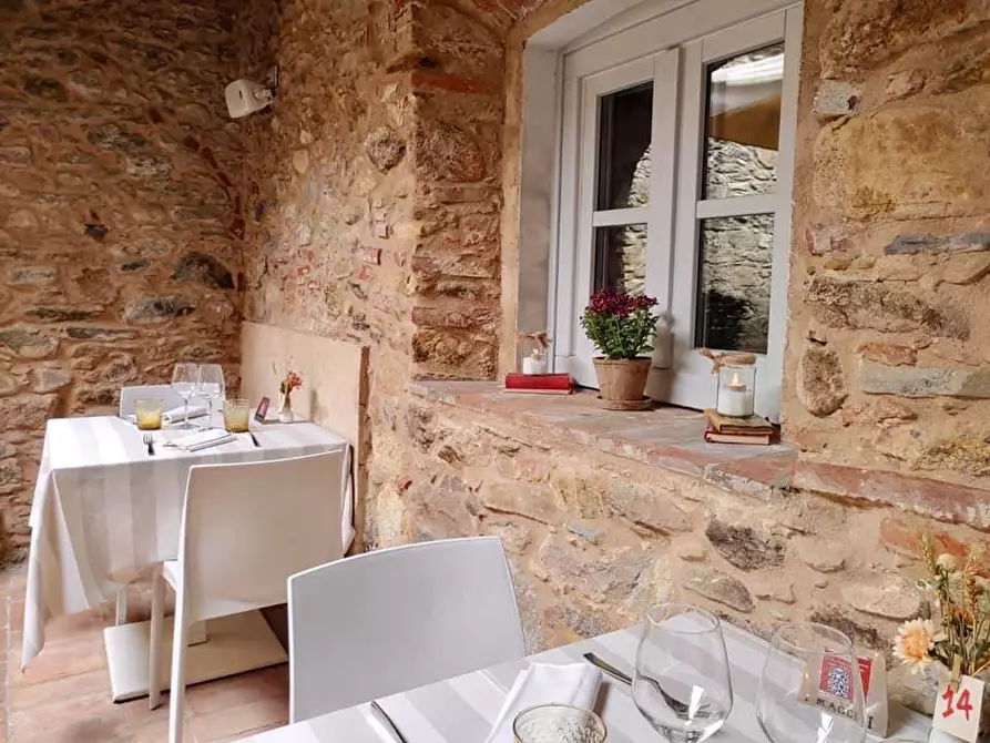 Immagine 23 di Locale commerciale in vendita  a Buti