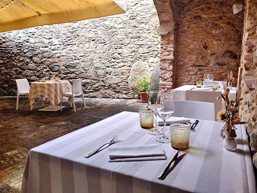 Immagine 24 di Locale commerciale in vendita  a Buti