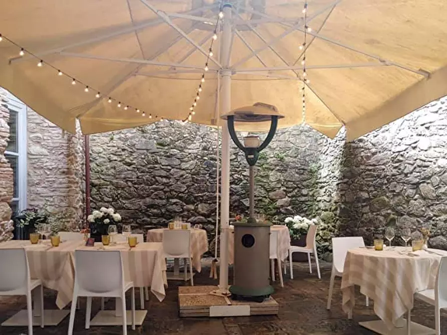 Immagine 25 di Locale commerciale in vendita  a Buti