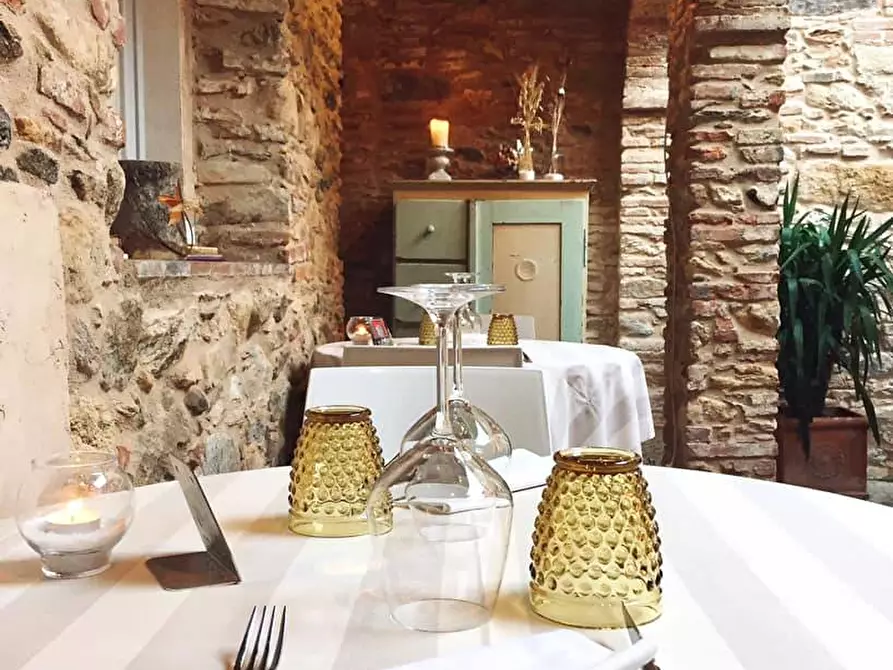 Immagine 28 di Locale commerciale in vendita  a Buti