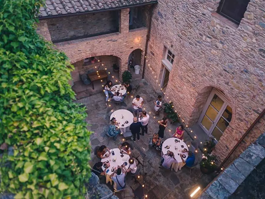 Immagine 29 di Locale commerciale in vendita  a Buti