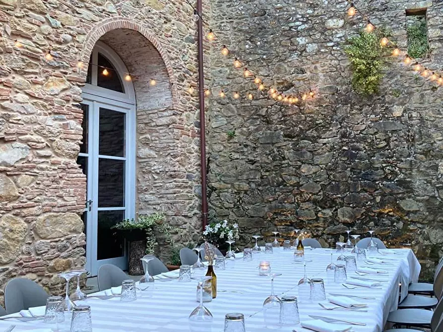 Immagine 30 di Locale commerciale in vendita  a Buti