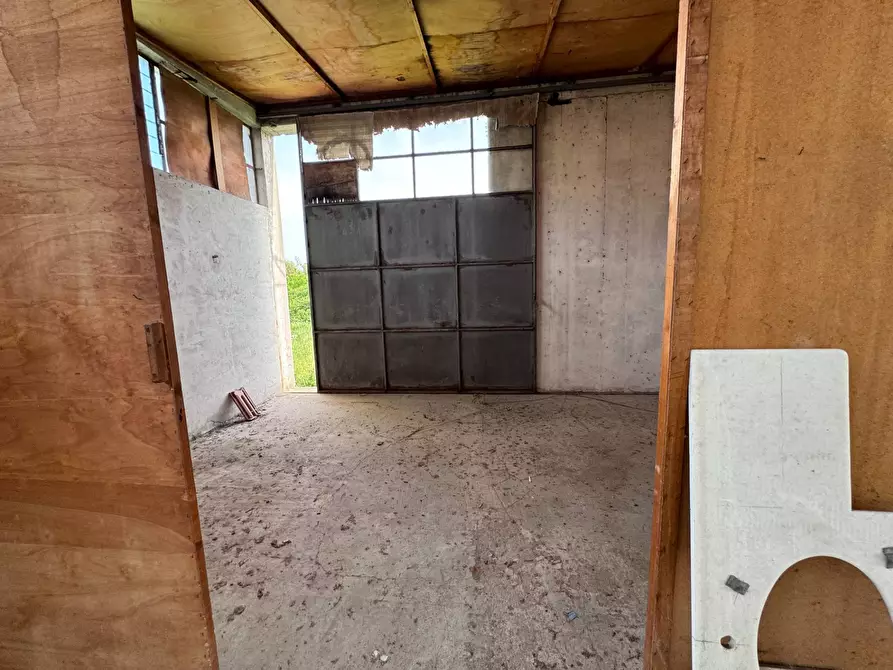 Immagine 8 di Locale commerciale in vendita  a Buti