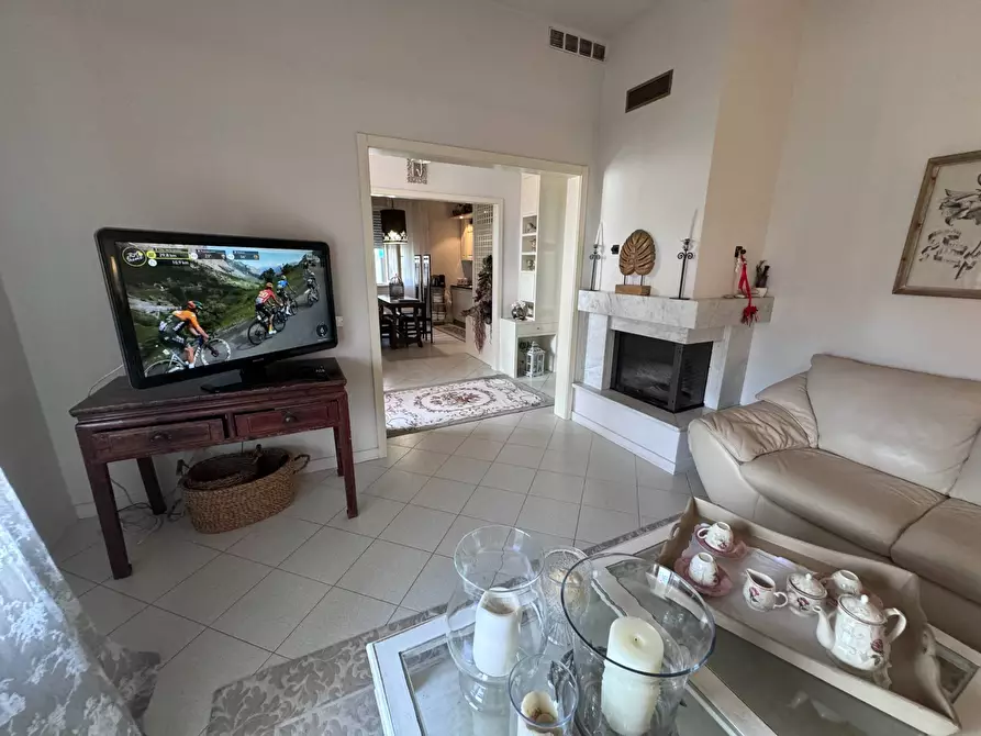 Immagine 23 di Casa indipendente in vendita  a Santa Maria A Monte