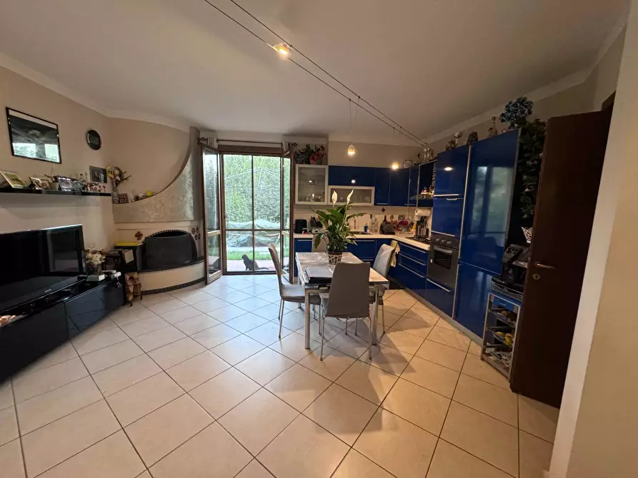 Immagine 22 di Casa indipendente in vendita  a Santa Maria A Monte