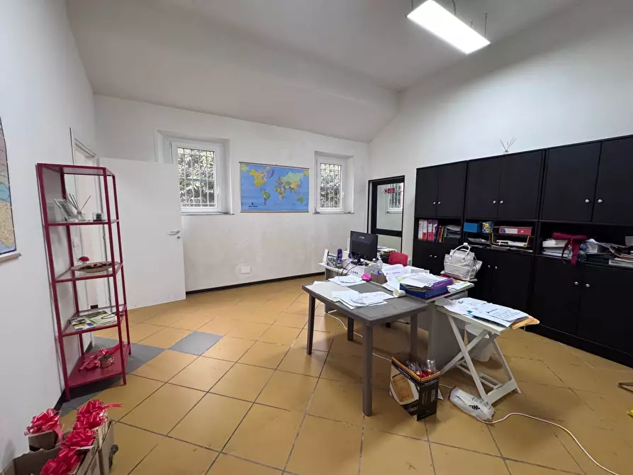 Immagine 7 di Locale commerciale in vendita  a Calcinaia