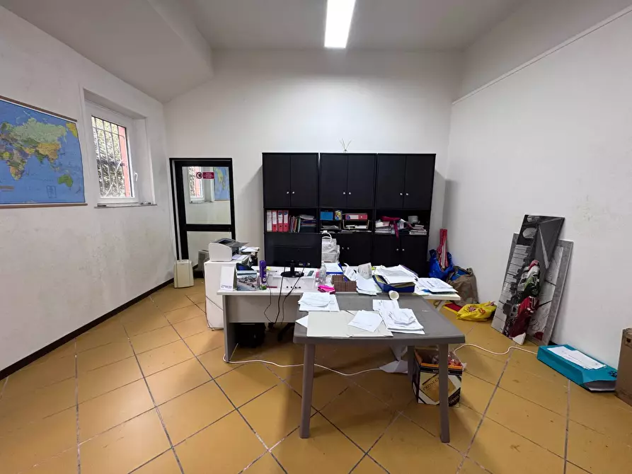 Immagine 8 di Locale commerciale in vendita  a Calcinaia