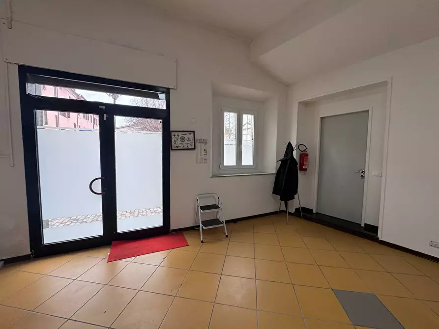 Immagine 21 di Locale commerciale in vendita  a Calcinaia