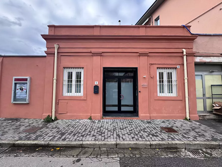 Immagine 22 di Locale commerciale in vendita  a Calcinaia