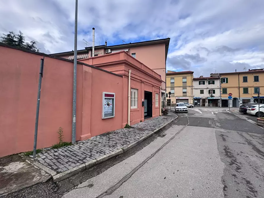 Immagine 24 di Locale commerciale in vendita  a Calcinaia