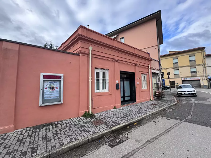 Immagine 23 di Locale commerciale in vendita  a Calcinaia