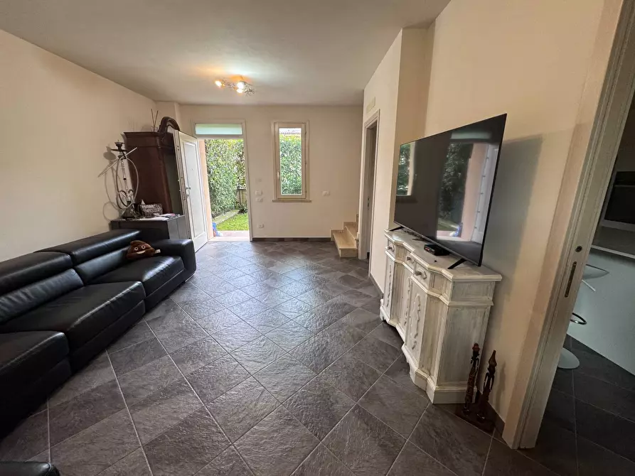 Immagine 4 di Villa in vendita  in VIA FRANCESCA SUD a Santa Maria A Monte