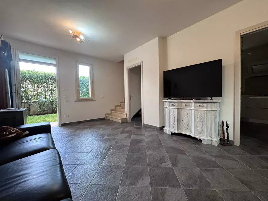 Immagine 3 di Villa in vendita  in VIA FRANCESCA SUD a Santa Maria A Monte