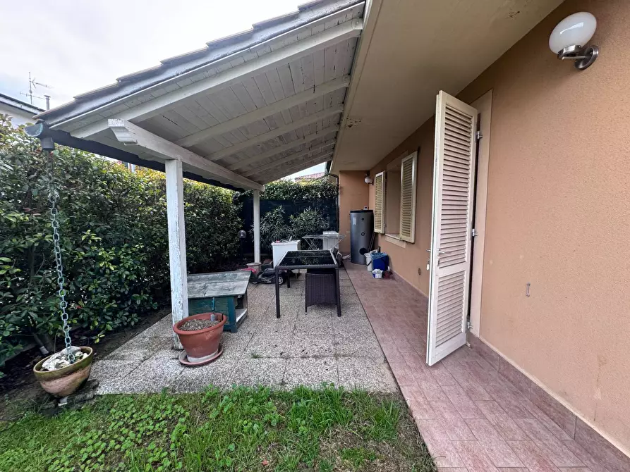 Immagine 18 di Villa in vendita  in VIA FRANCESCA SUD a Santa Maria A Monte