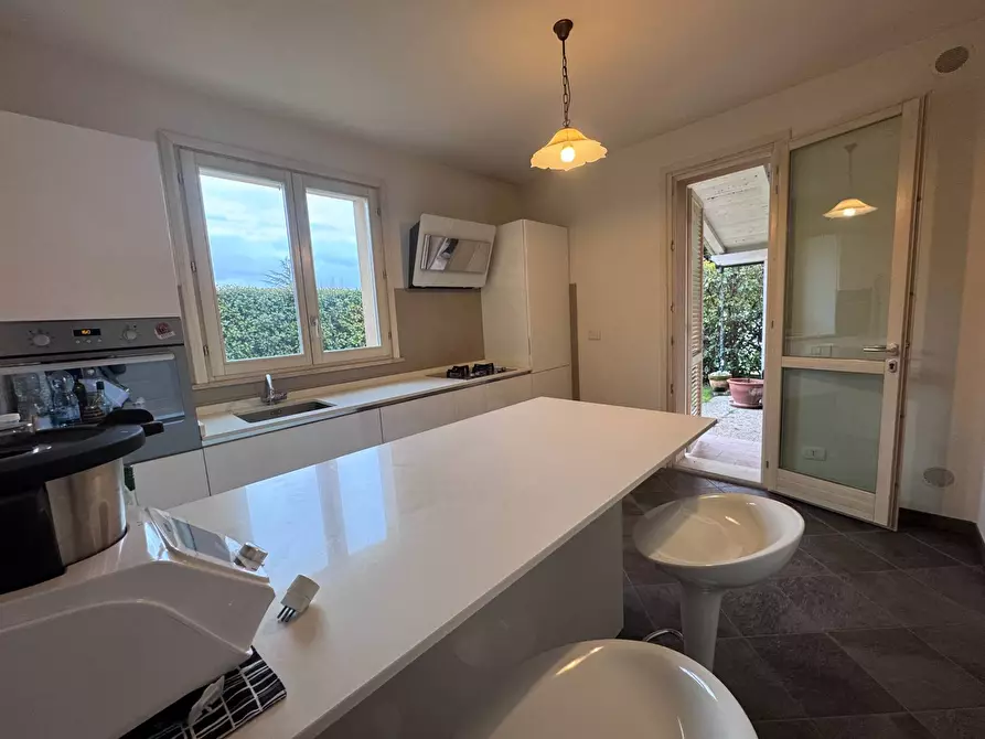 Immagine 12 di Villa in vendita  in VIA FRANCESCA SUD a Santa Maria A Monte