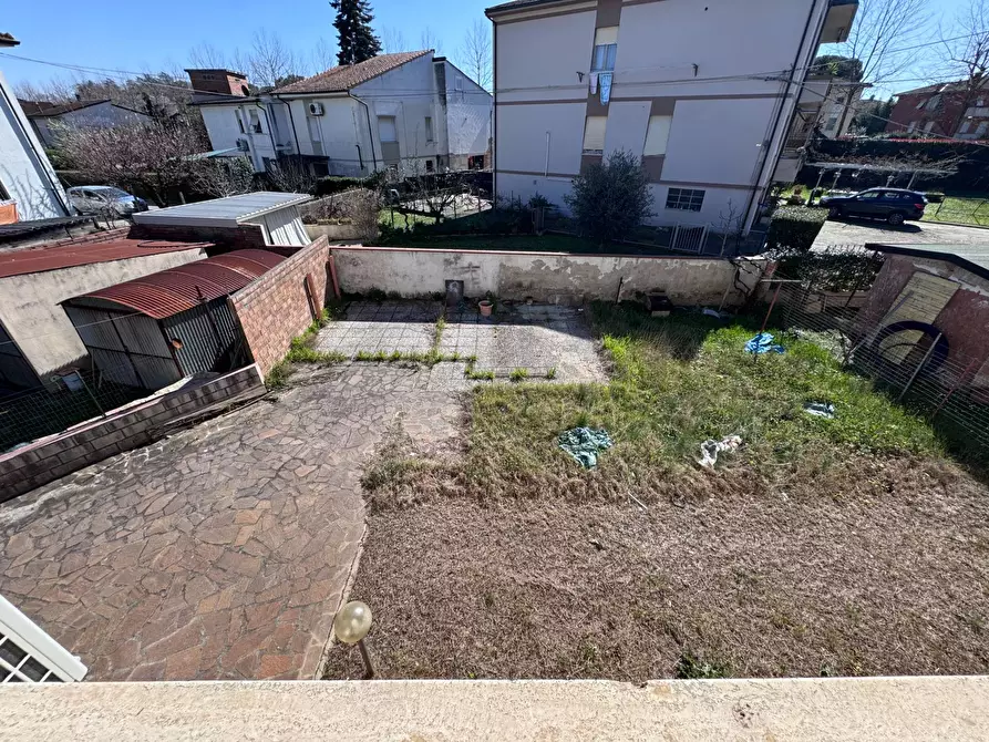 Immagine 11 di Camera in vendita  a Calcinaia