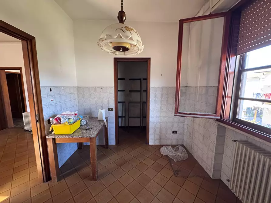 Immagine 10 di Camera in vendita  a Calcinaia