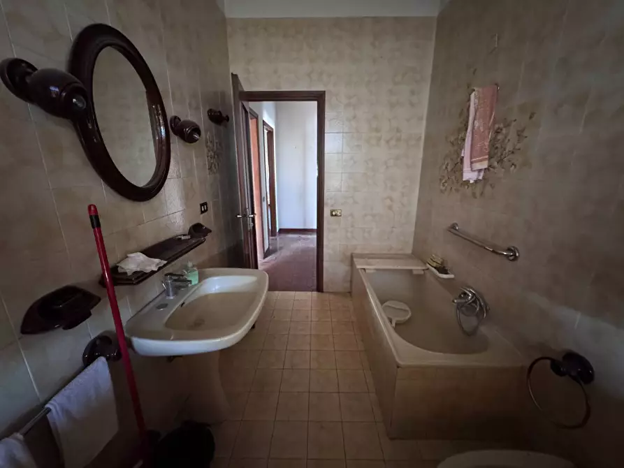 Immagine 13 di Camera in vendita  a Calcinaia