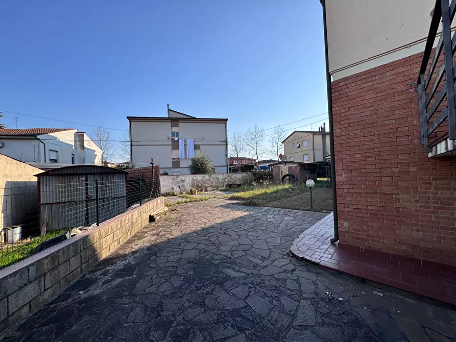 Immagine 23 di Camera in vendita  a Calcinaia