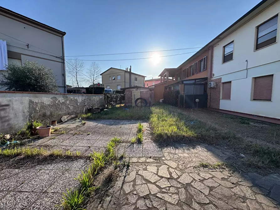 Immagine 24 di Camera in vendita  a Calcinaia