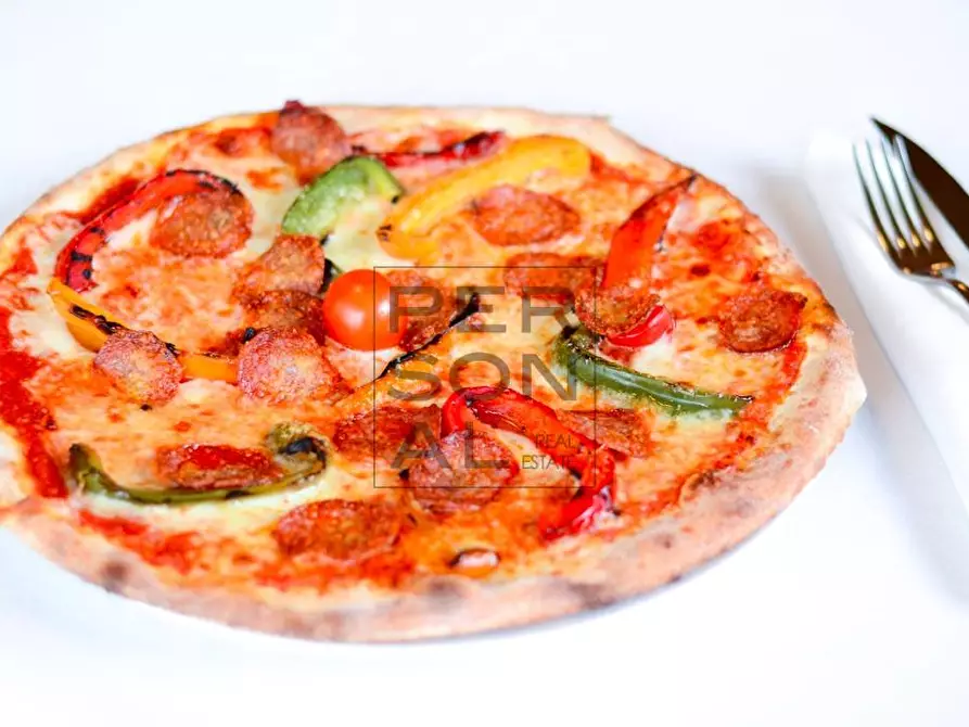 Immagine 2 di Locale commerciale in vendita  a Trento