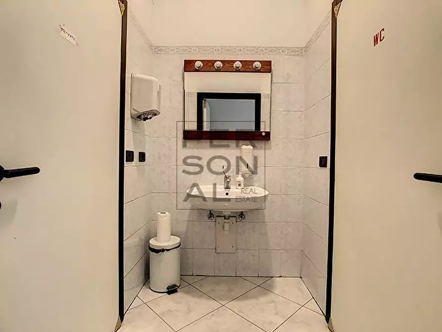 Immagine 14 di Ufficio in vendita  a Mezzolombardo
