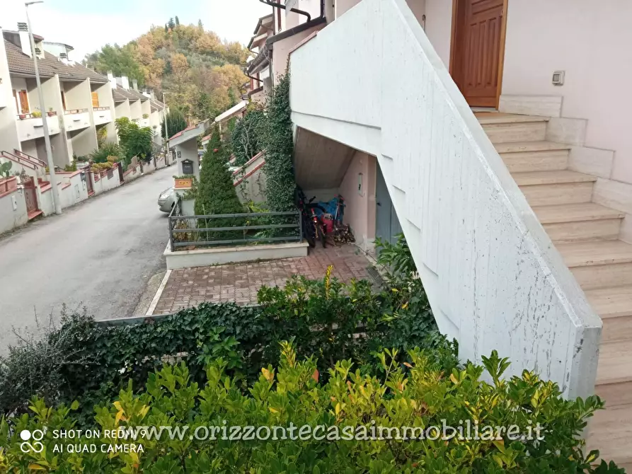 Immagine 23 di Villetta a schiera in vendita  a Folignano