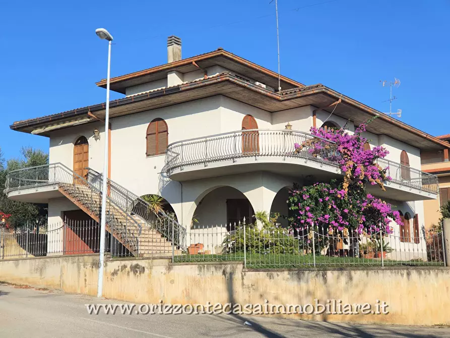 Immagine 11 di Villa in vendita  a Spinetoli