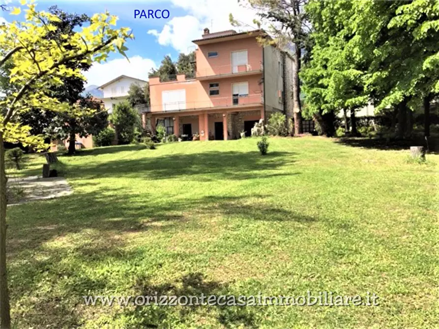 Immagine 1 di Villa in vendita  a Civitella Del Tronto
