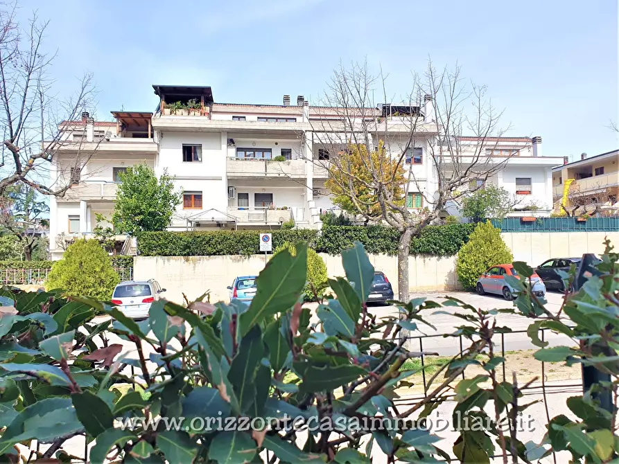 Immagine 1 di Appartamento in vendita  a Folignano