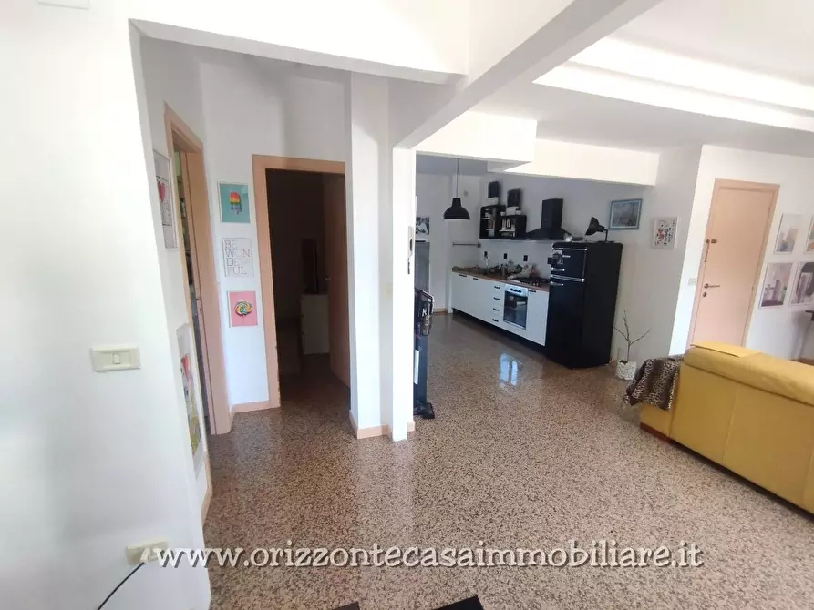 Immagine 11 di Appartamento in vendita  a Folignano